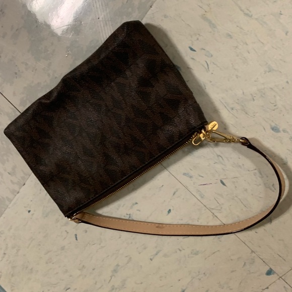 Michael kors large wristlet - Picture 3 of 5